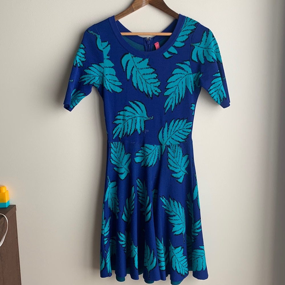 Fun and tropical blue and aqua dress with great tweed fabric.